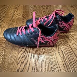 Hot pink black and pink cleats EUC size 2